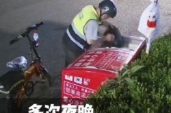 杭州爱心冰箱被一男子“免费进货”，打包拿水还对着镜头挑衅，管理方：连续三晚都来，男子称家里就他一个人，爱咋咋样
