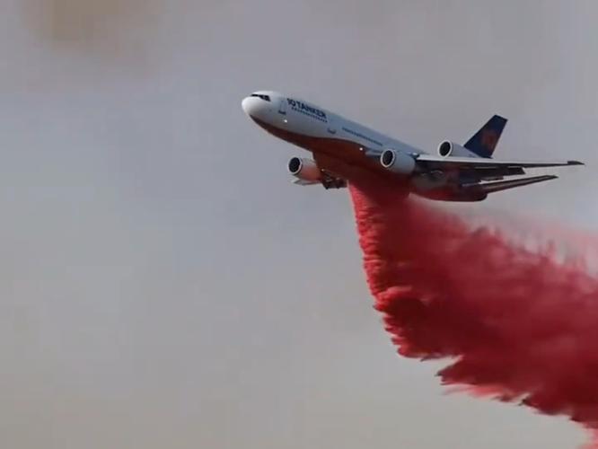 视频丨美国航空一客机发动机起火返航,无人受伤 第1张 视频丨美国航空一客机发动机起火返航,无人受伤 第1张